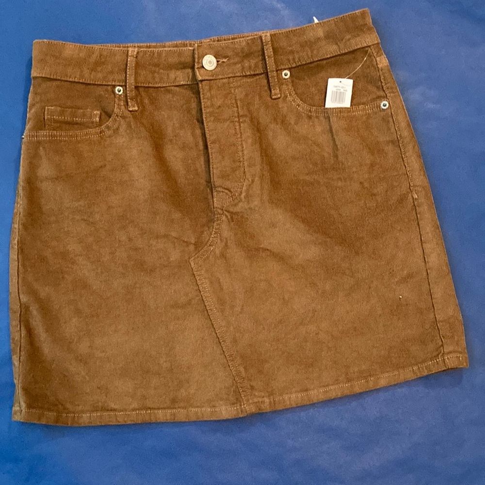 • Brown corduroy skirt •